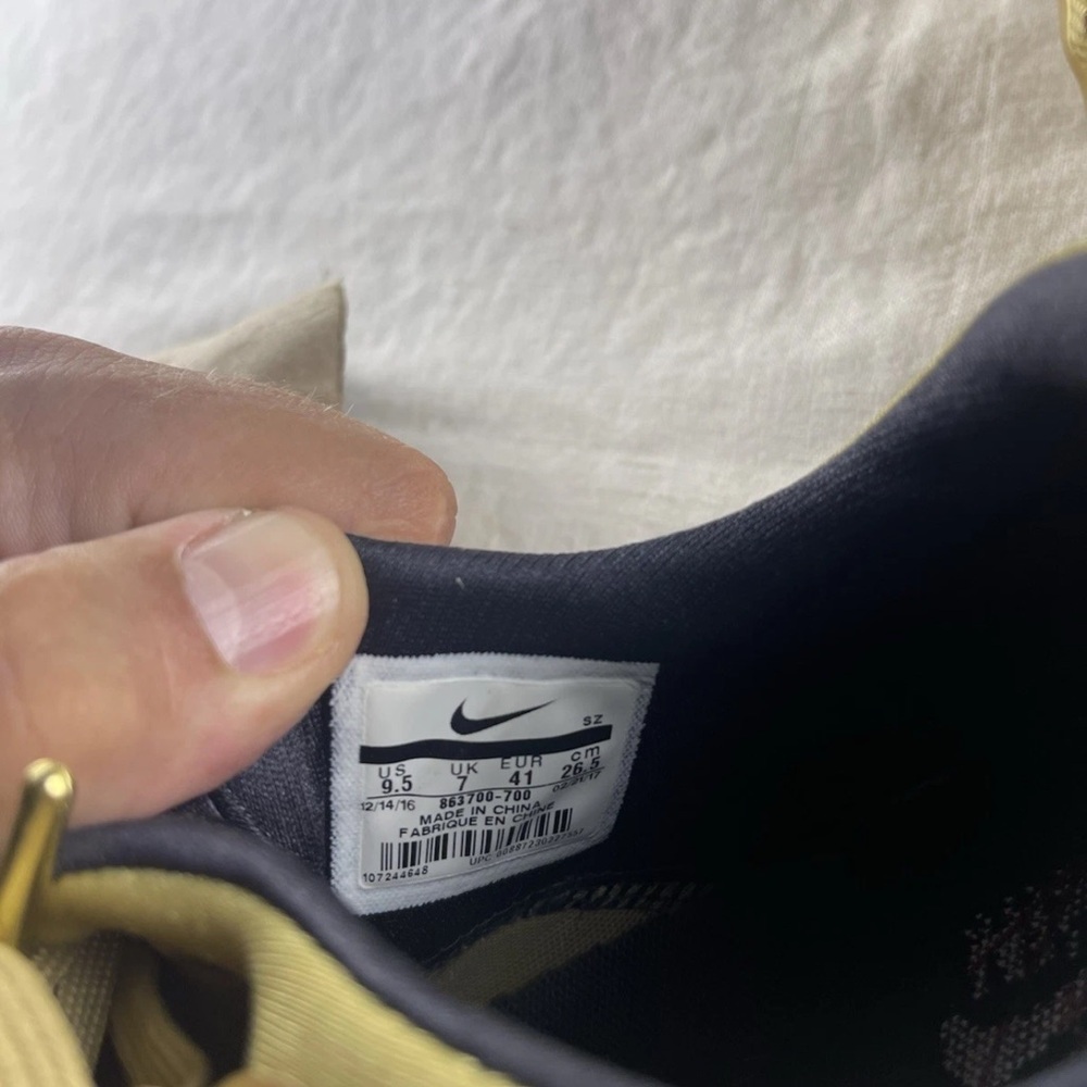 Size 8.0 -Womens Nike Air Max Zero QS Metallic Gold - Picture 10 of 15